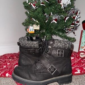 Cliff by White Mountain: Black Lace-Up Ankle Boots with Knit Cuff